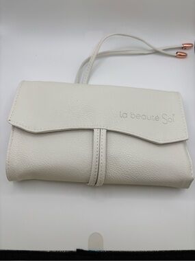 La beauty Soi White Roll-Up Cosmetic Pouch